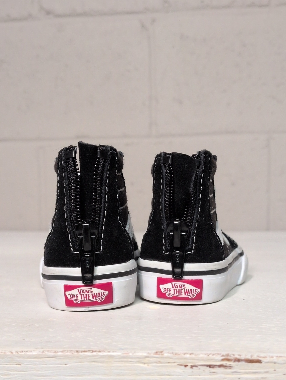 Vans Kids Sk8-Hi High-Top Sneakers in Black/White, Baby Toddler Size 2, like new - Picture 2 of 5
